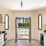 Sunnyvillas: 4br Seafront Villa*private Pool*bw44